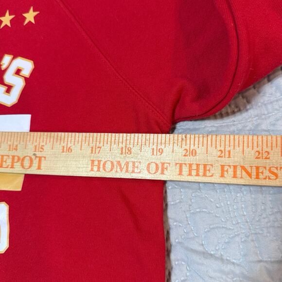 Go Taylor’s Boyfriend Red Front Back Graphic Sweatshirt Size Medium Pullover - Picture 3 of 5